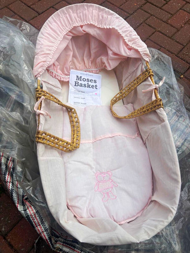 Pink moses basket - ,