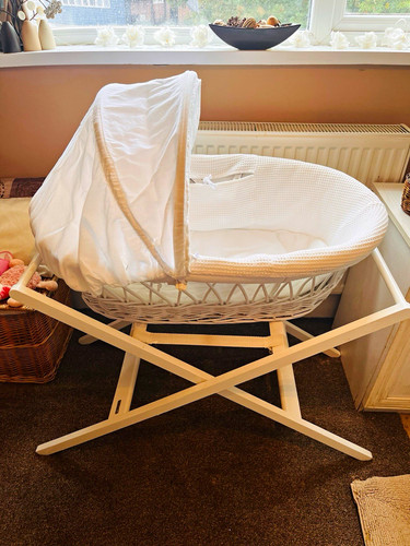 White wicker oval moses - oval,
